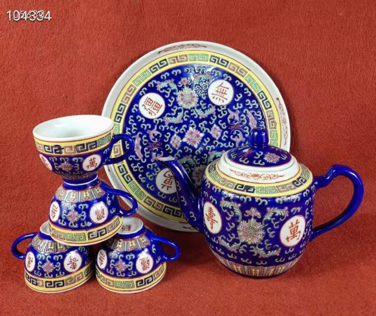 粉彩万寿无疆带寿字茶具三套，器型规整大气，釉色均匀饱满 粉彩万寿无疆带寿字茶具三套，器型规整大气，釉色均匀饱满