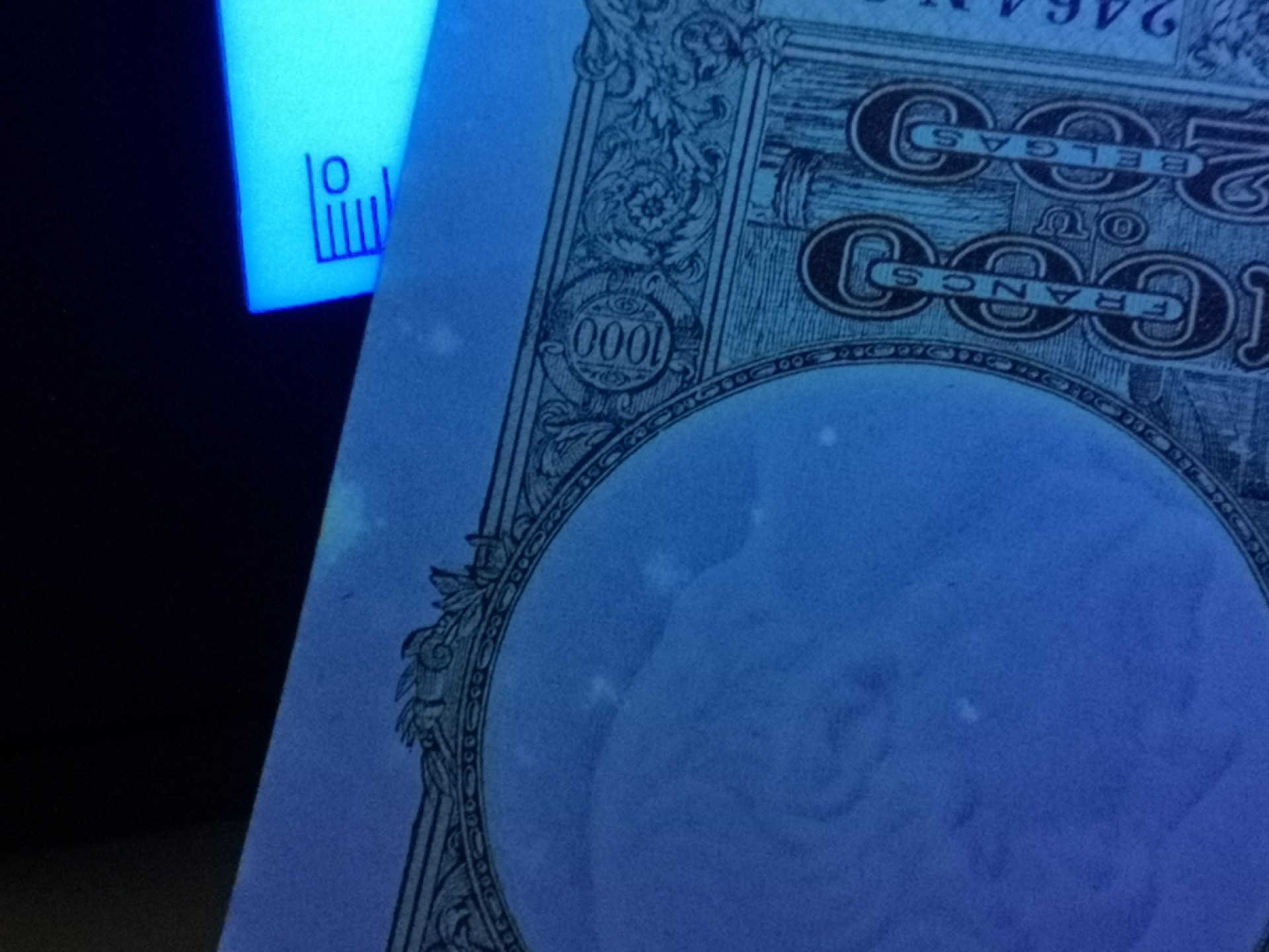 《外钞收藏家》第二百一十二期 1943年比利时1000法郎 近全新  有星星点点潮癍