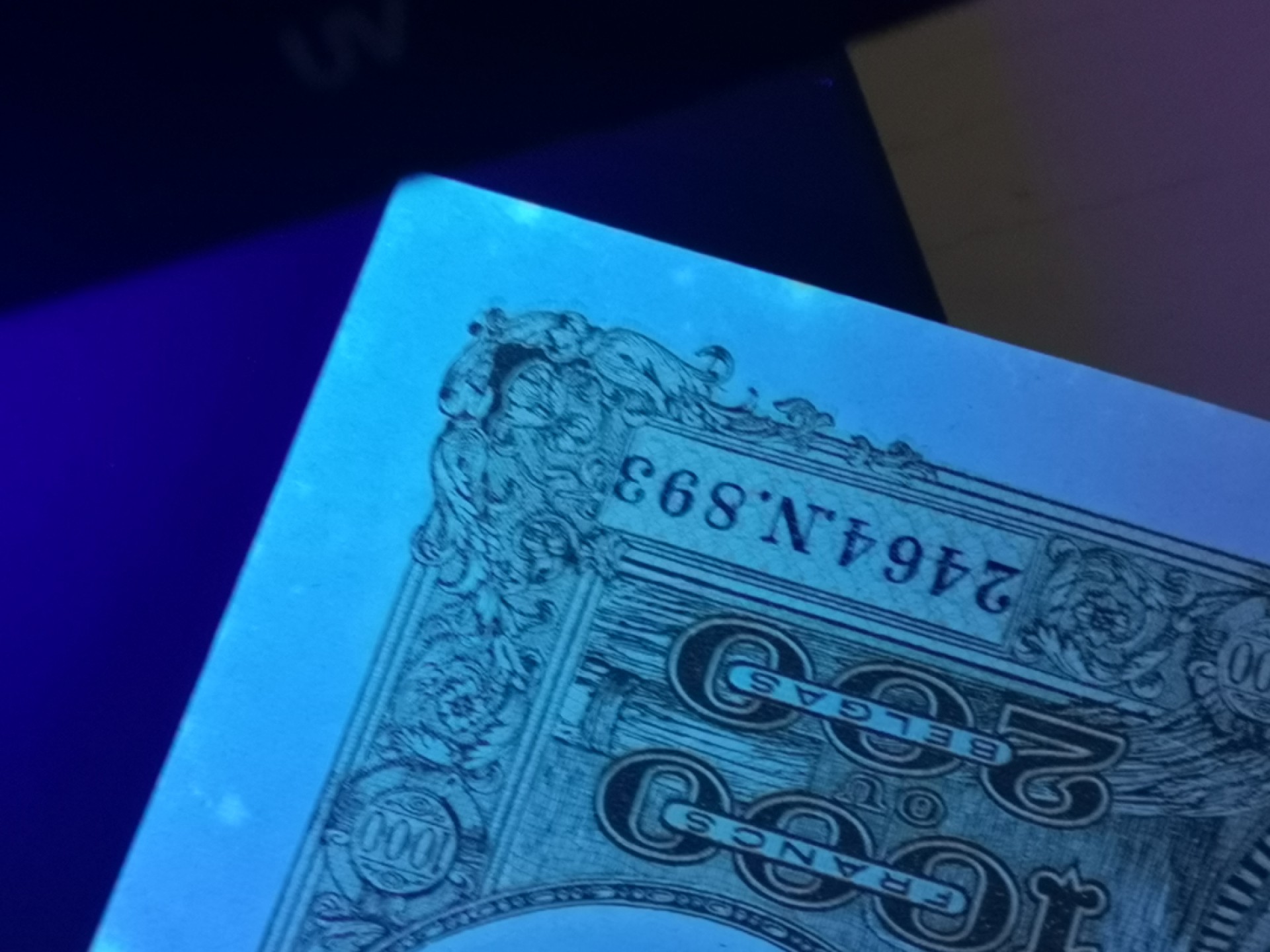 《外钞收藏家》第二百一十二期 1943年比利时1000法郎 近全新  有星星点点潮癍