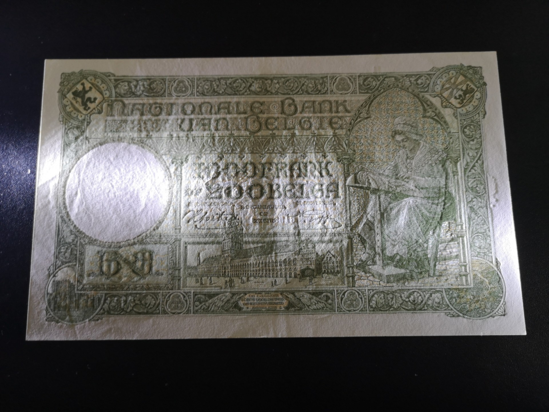 《外钞收藏家》第二百一十二期 1943年比利时1000法郎 近全新  有星星点点潮癍