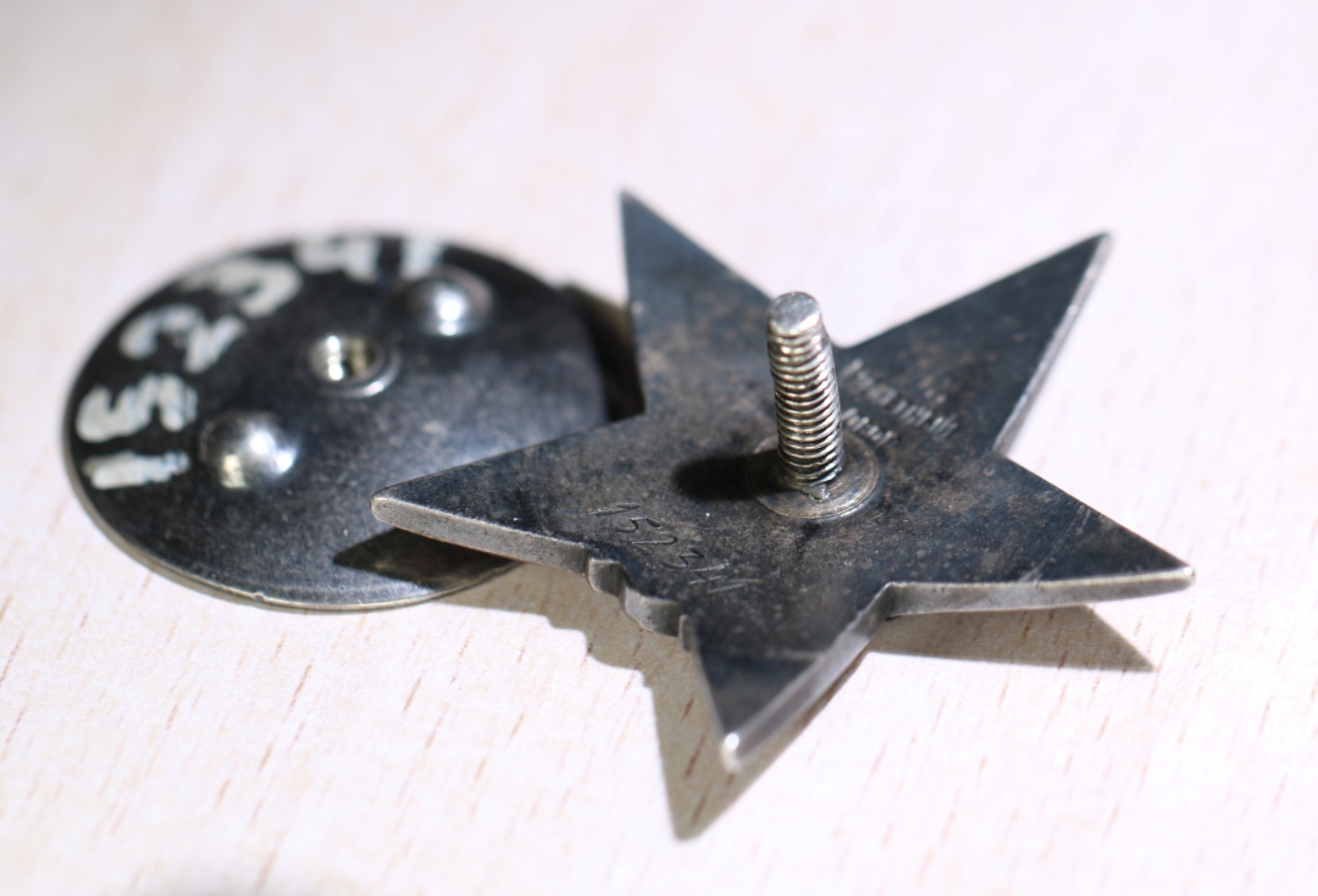 大猫徽章拍卖第206期 苏联红星勋章3⃣️ 早期台式版本，档案齐全 珐琅3点钟5点钟方向有修复