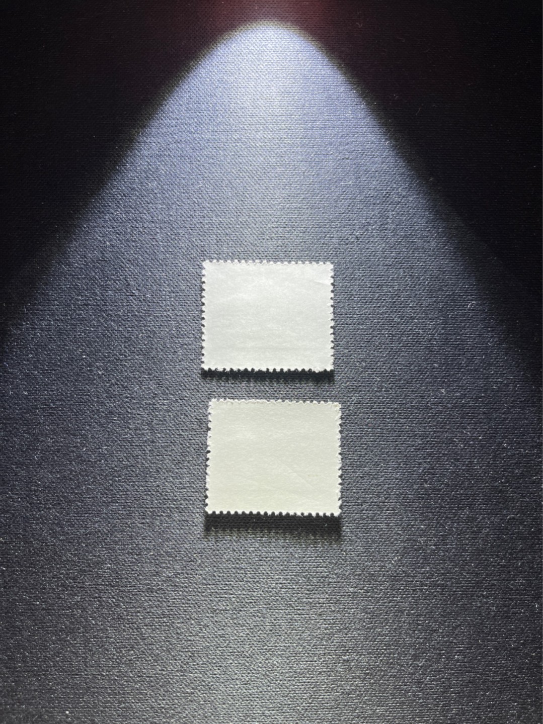 洪涛臻品 精选邮票限时拍卖第六十六期 普无号宝塔山两枚 上上品，非常轻微压痕，几乎看不出