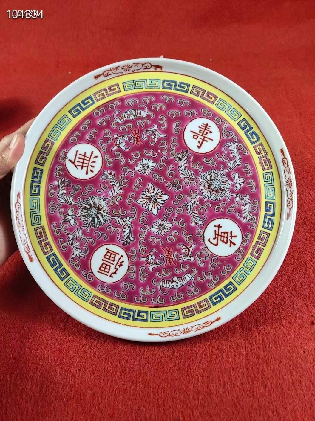 粉彩万寿无疆带寿字茶具三套，器型规整大气，釉色均匀饱满 粉彩万寿无疆带寿字茶具三套，器型规整大气，釉色均匀饱满