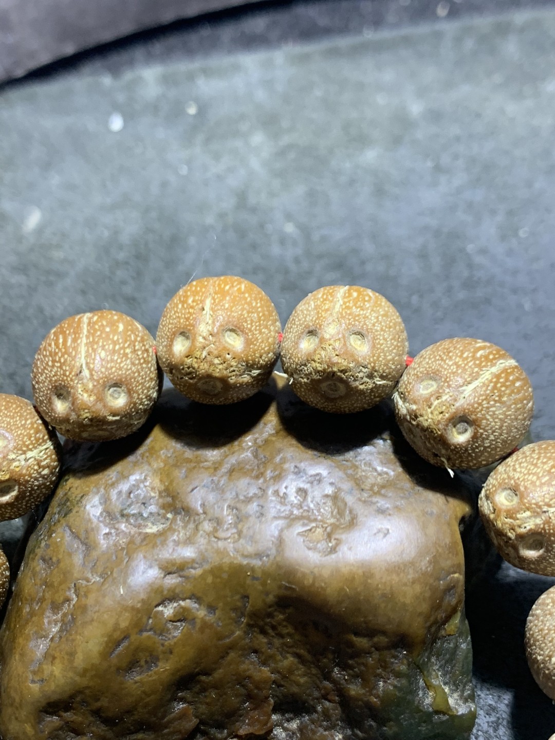 精美印尼老树紫金鼠闷墩前鼠后猫菩提手串一条！