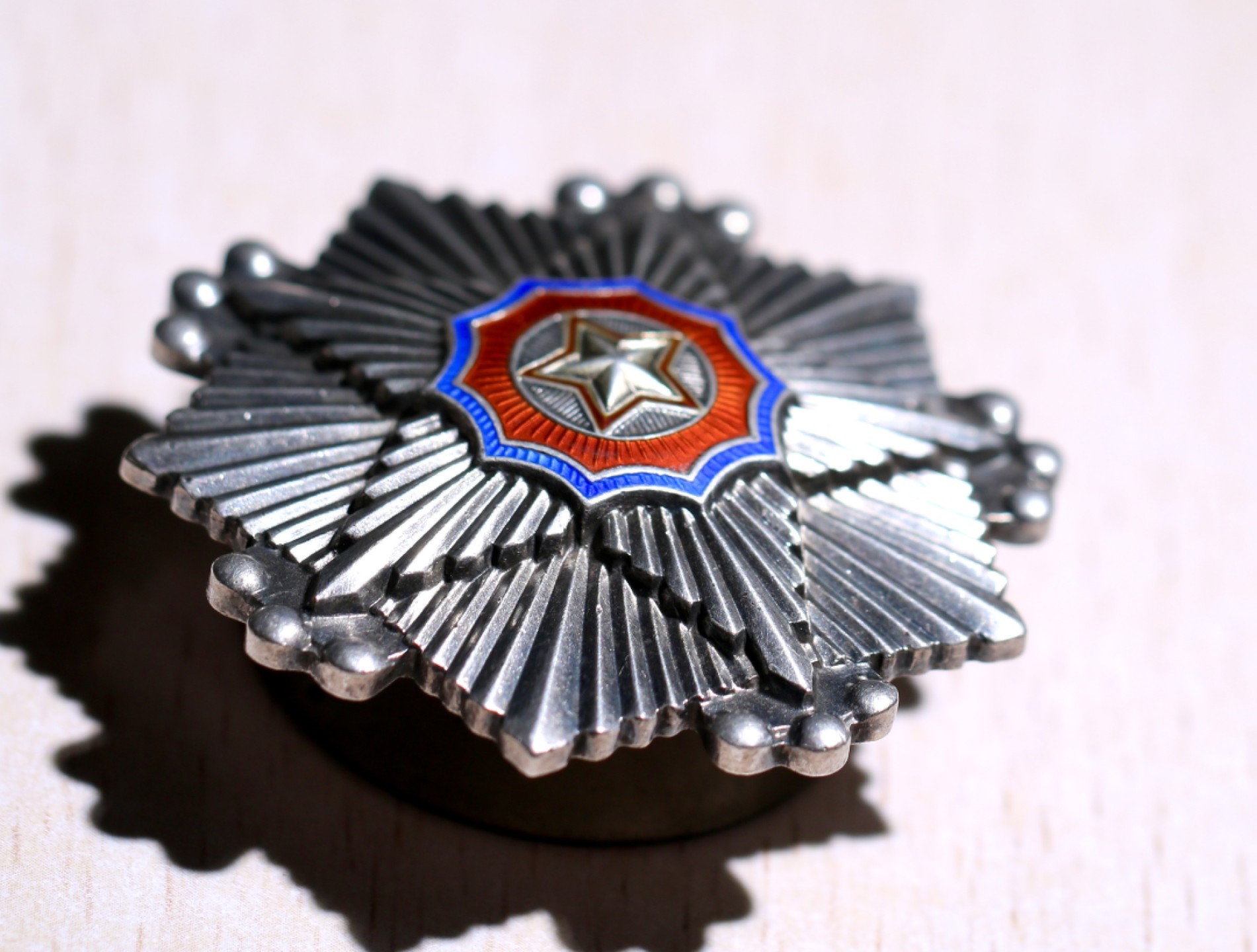 大猫徽章拍卖第206期 朝鲜🇰🇵三级国旗勋章 轮版好品