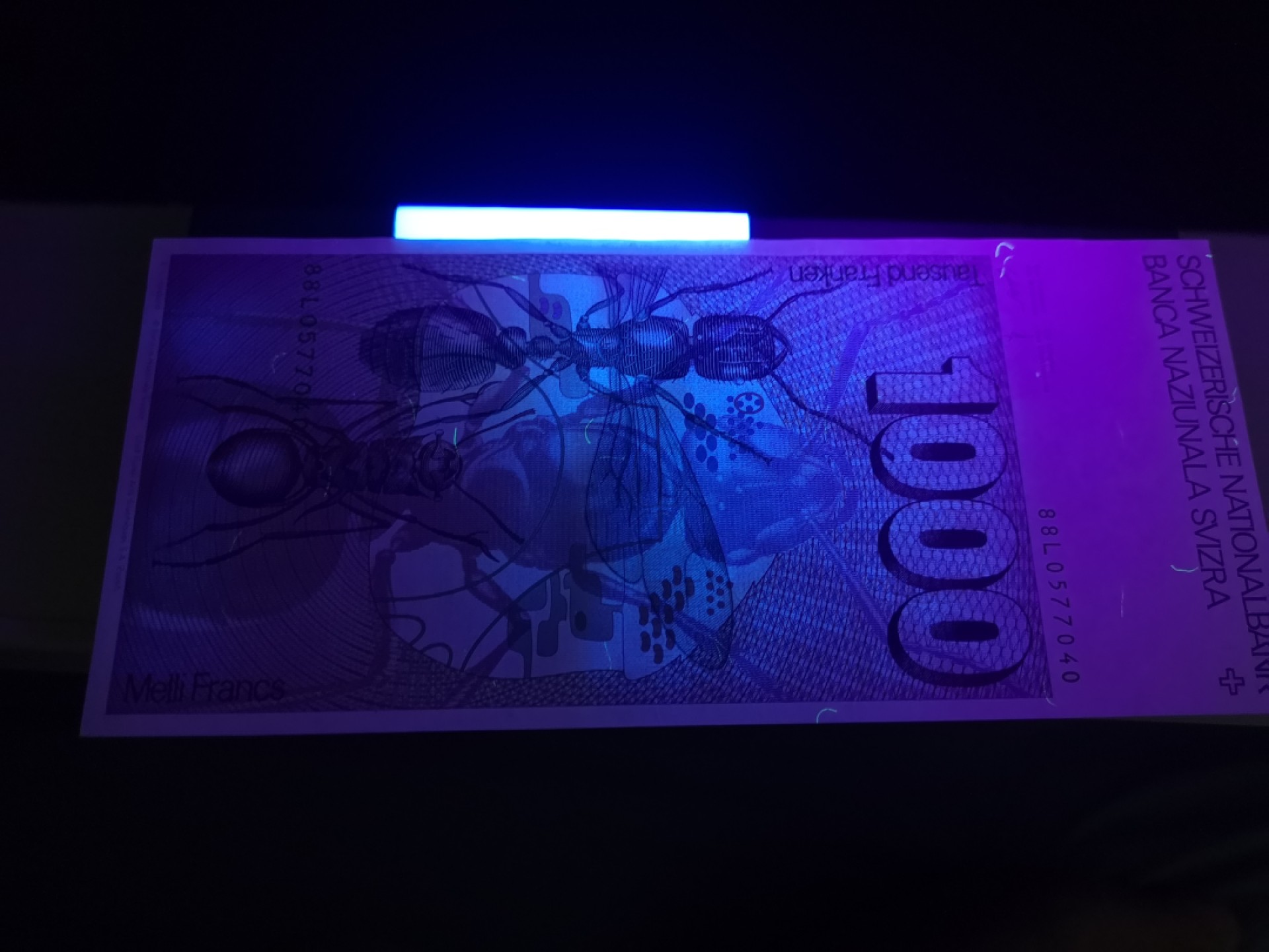 《外钞收藏家》第二百一十一期（欧洲四国精品专场） 瑞士1988年1000 法郎	P-59	大蚂蚁 全新UNC