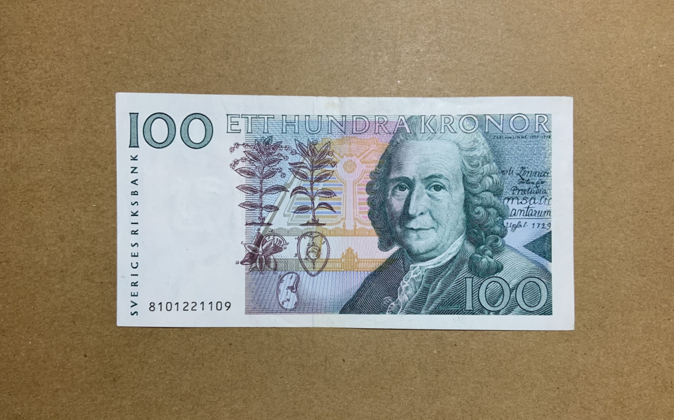 收藏联盟Quantum Auction 第202期拍卖 瑞典1988年100克朗 品相AU 植物学家林奈 高水平文字缩印