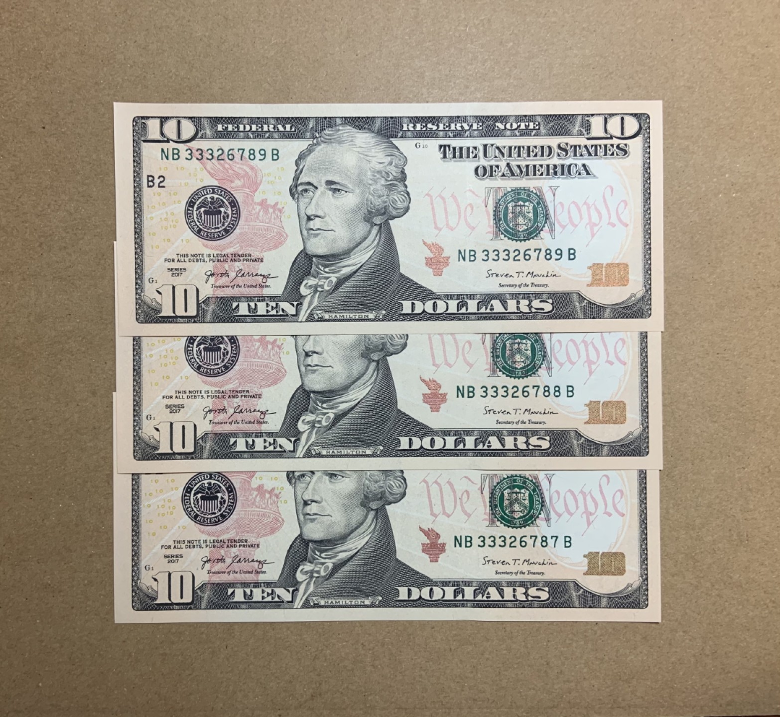 收藏联盟Quantum Auction 第202期拍卖 美国联邦储备券2017年10元三连号 品相全新UNC 号码无4且豹子号333开头