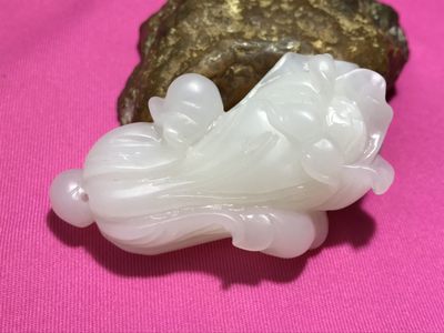 精品高玉化贝化玉雕刻白菜（百财）大吊坠（把件）一个， - 精品高玉化贝化玉雕刻白菜（百财）大吊坠（把件）一个，