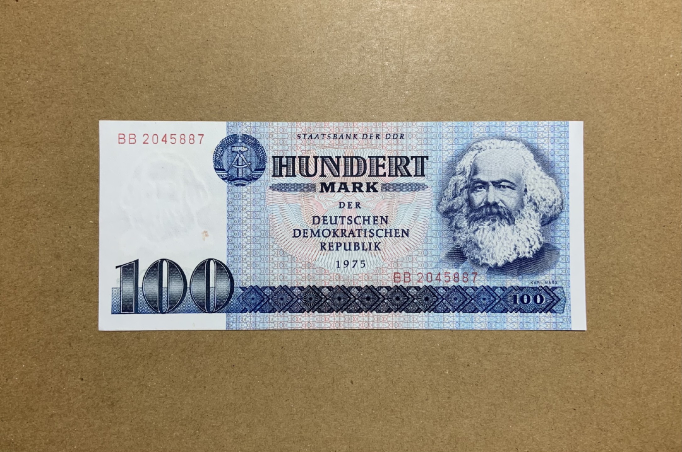 收藏联盟Quantum Auction 第202期拍卖 德国民主共和国1975年100马克 品相UNC- 马克思 背面是东柏林街景