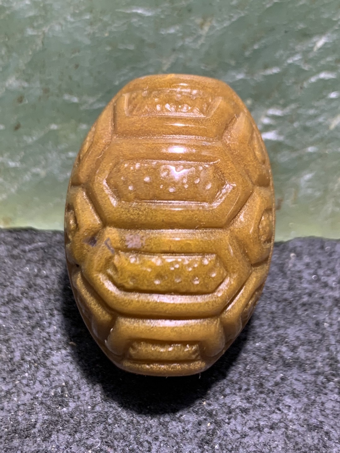 精美金沙战国红玛瑙双面雕刻龟壳桶珠一个，寓意：富甲天下，