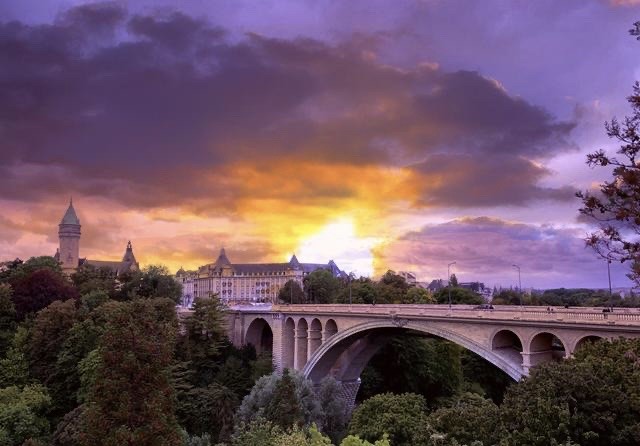 收藏联盟Quantum Auction 第202期拍卖 卢森堡1970年100法郎 PMG66 首发A冠 背面为卢森堡 阿道夫大桥