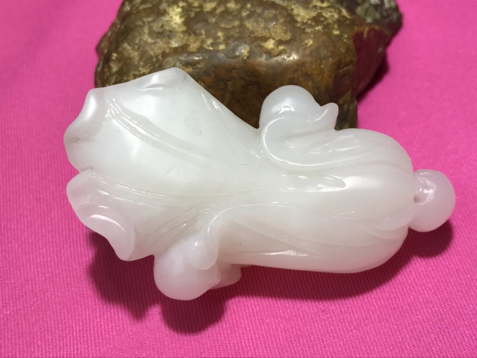精品高玉化贝化玉雕刻白菜（百财）大吊坠（把件）一个，