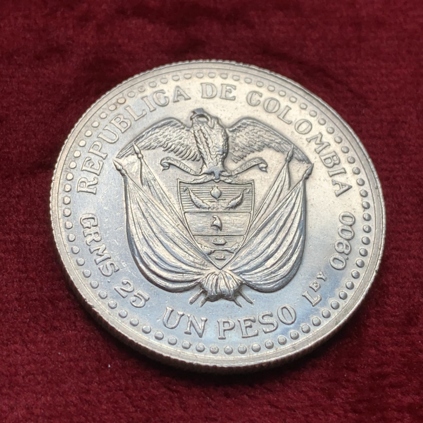 《竞宝斋》第110场-周日，周一 ，周四3场连拍（全场包邮） 哥伦比亚 1956年1比索 大银币 25克 900银