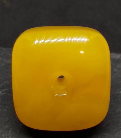 8.7克蜜蜡吊坠，方扣，鸡油黄满密 - 8.7克蜜蜡吊坠，方扣，鸡油黄满密