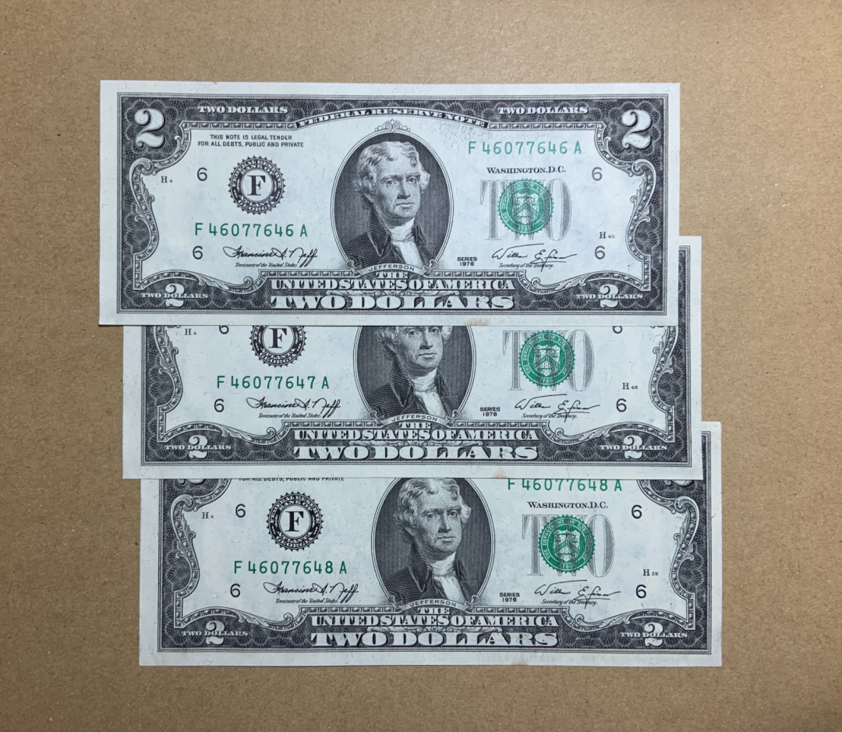 收藏联盟Quantum Auction 第202期拍卖 美国1976年联邦储备券2元三连号 品相UNC-