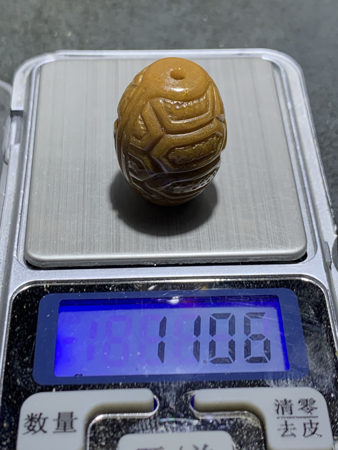 精美金沙战国红玛瑙双面雕刻龟壳桶珠一个，寓意：富甲天下，