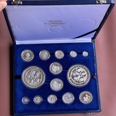 《竞宝斋》第110场-周日，周一 ，周四3场连拍（全场包邮） - 银币总重1100克  925银 大蓝盒 西班牙1989年-1992年 五百周年纪念大全套精制银币 