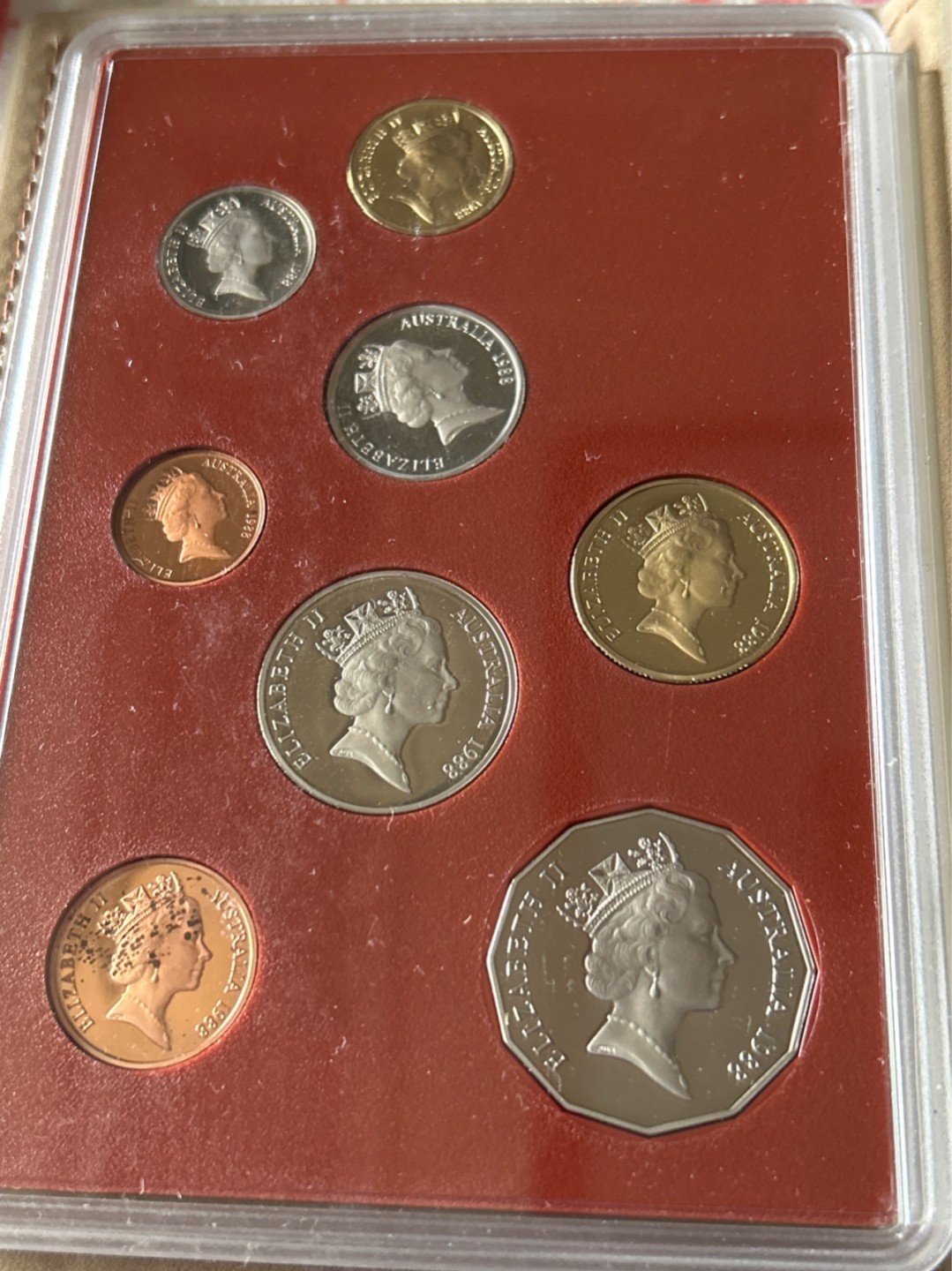 收藏联盟Quantum Auction 第203期拍卖 硬币场 1988年澳大利亚皇家造币厂出品精制币套装 精美皮制装帧 个别币有氧化