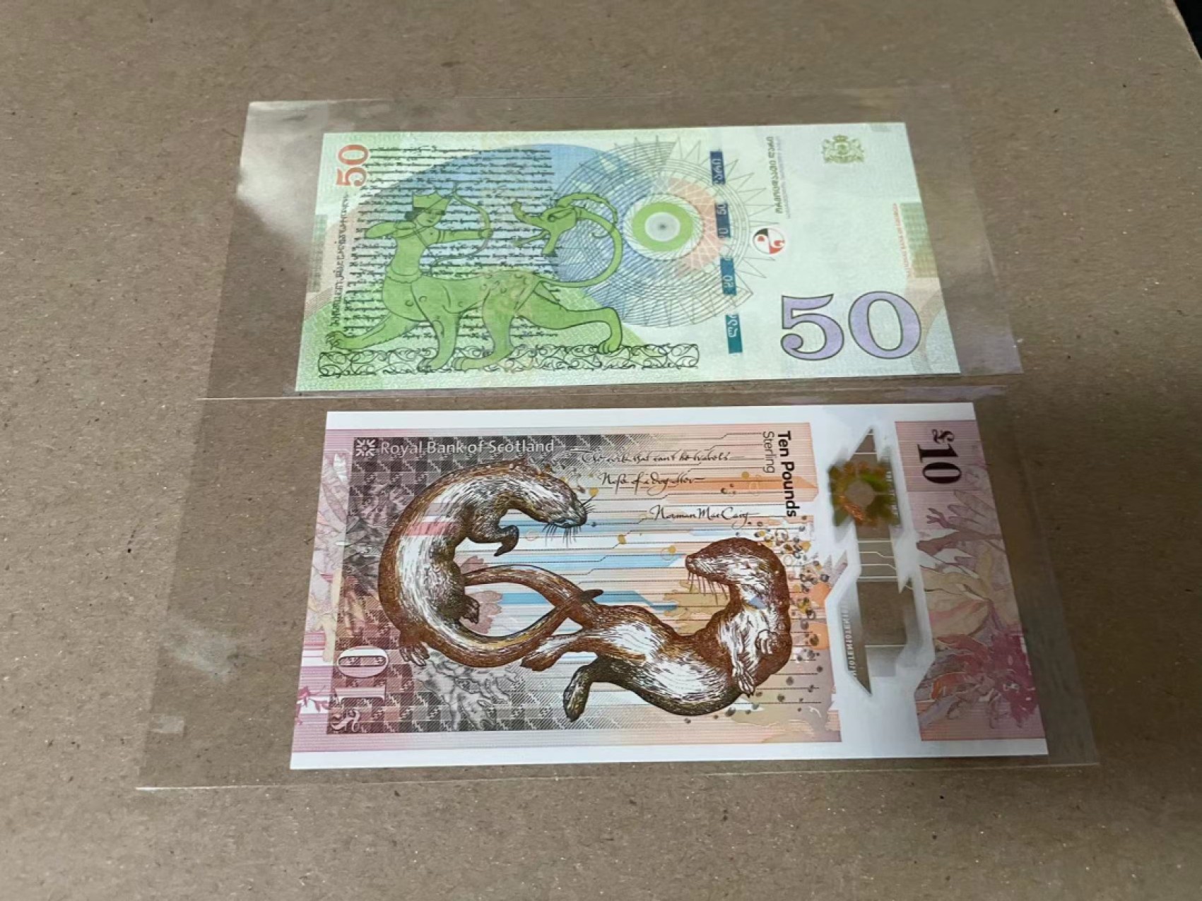 【Blue Auction】✨世界纸币精拍第243期——小双十一专场  【一组2张 包括AA和ZZ补号】格鲁吉亚50拉里&苏格兰 2016年10镑 全新UNC