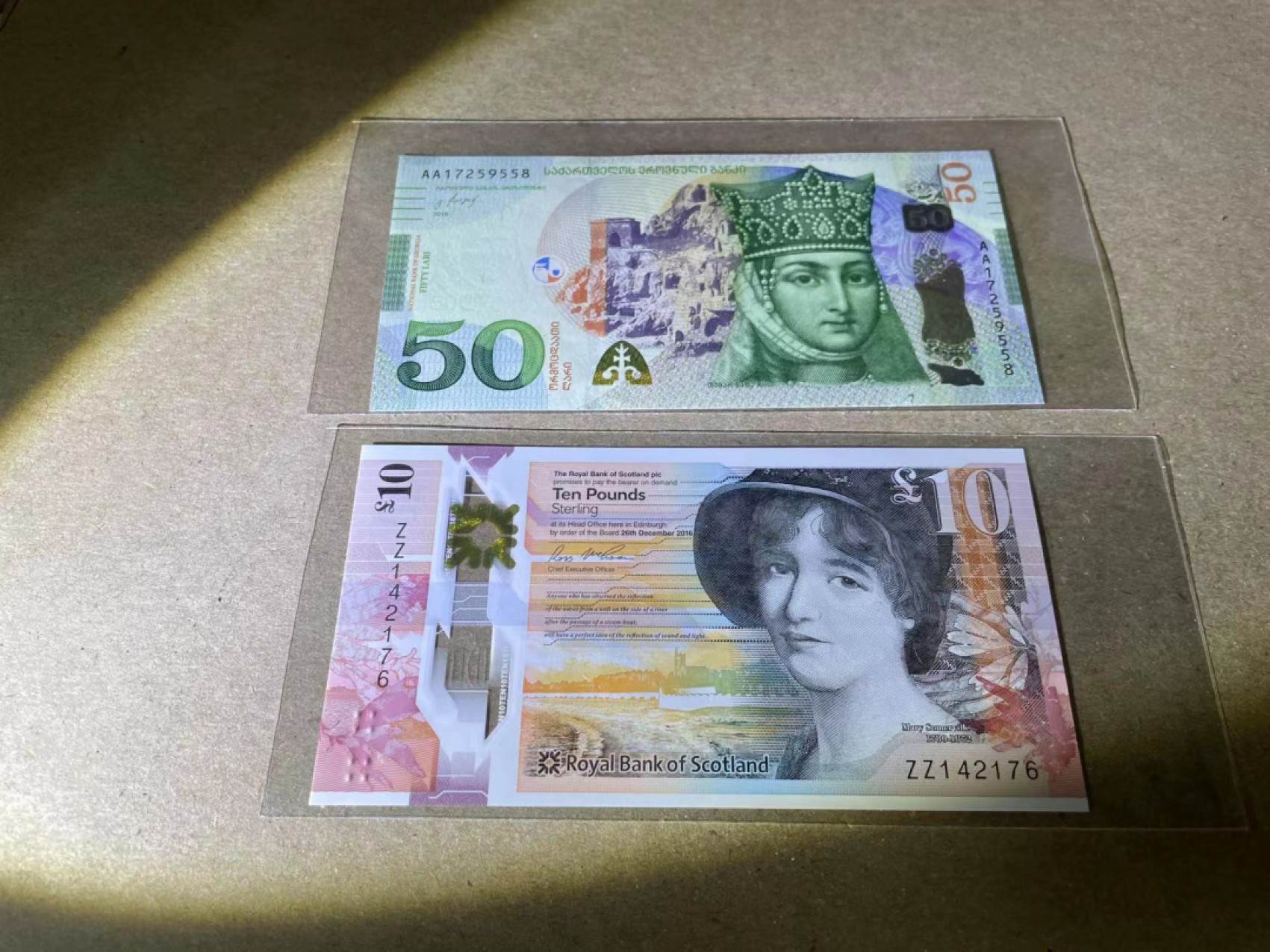 【Blue Auction】✨世界纸币精拍第243期——小双十一专场  【一组2张 包括AA和ZZ补号】格鲁吉亚50拉里&苏格兰 2016年10镑 全新UNC