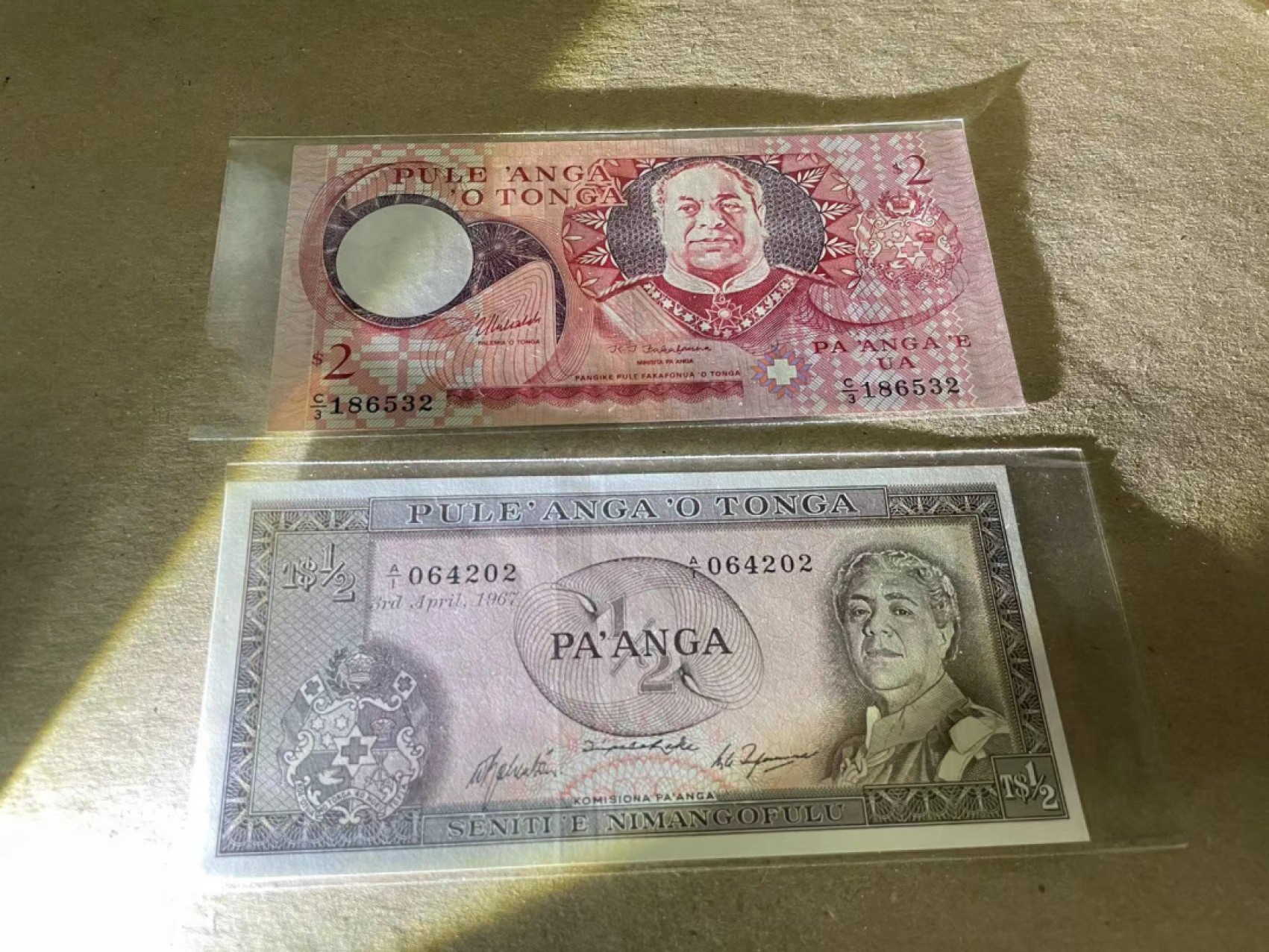 【Blue Auction】✨世界纸币精拍第243期——小双十一专场  【一组2张】汤加2元 全新UNC&汤加早期 1/2元 	AU品相