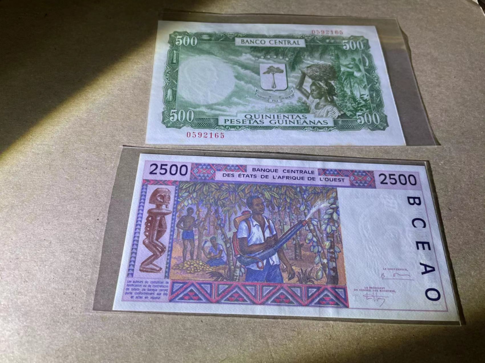 【Blue Auction】✨世界纸币精拍第243期——小双十一专场  【一组2张】赤道几内亚、中非纸币一组 全新UNC