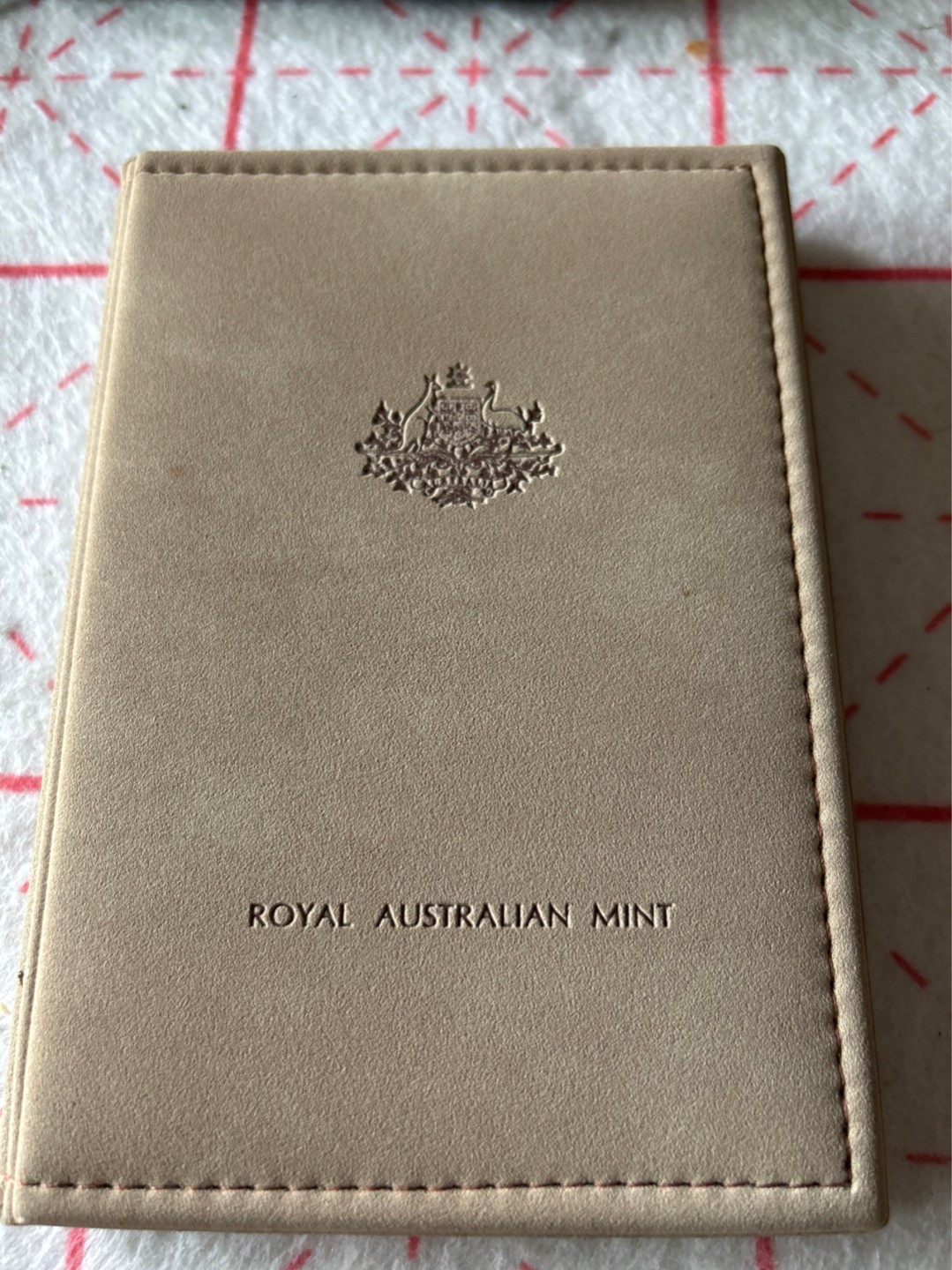 收藏联盟Quantum Auction 第203期拍卖 硬币场 1988年澳大利亚皇家造币厂出品精制币套装 精美皮制装帧 个别币有氧化