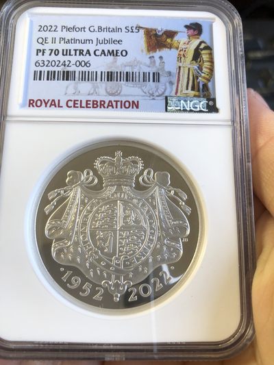 【海寧潮】拍卖第四十六期 -  【海寧潮】英国2022年伊丽莎白登基70周年加厚银币NGC-PF70，原价6000，999银，56.56克，38.61毫米，发行1500枚，