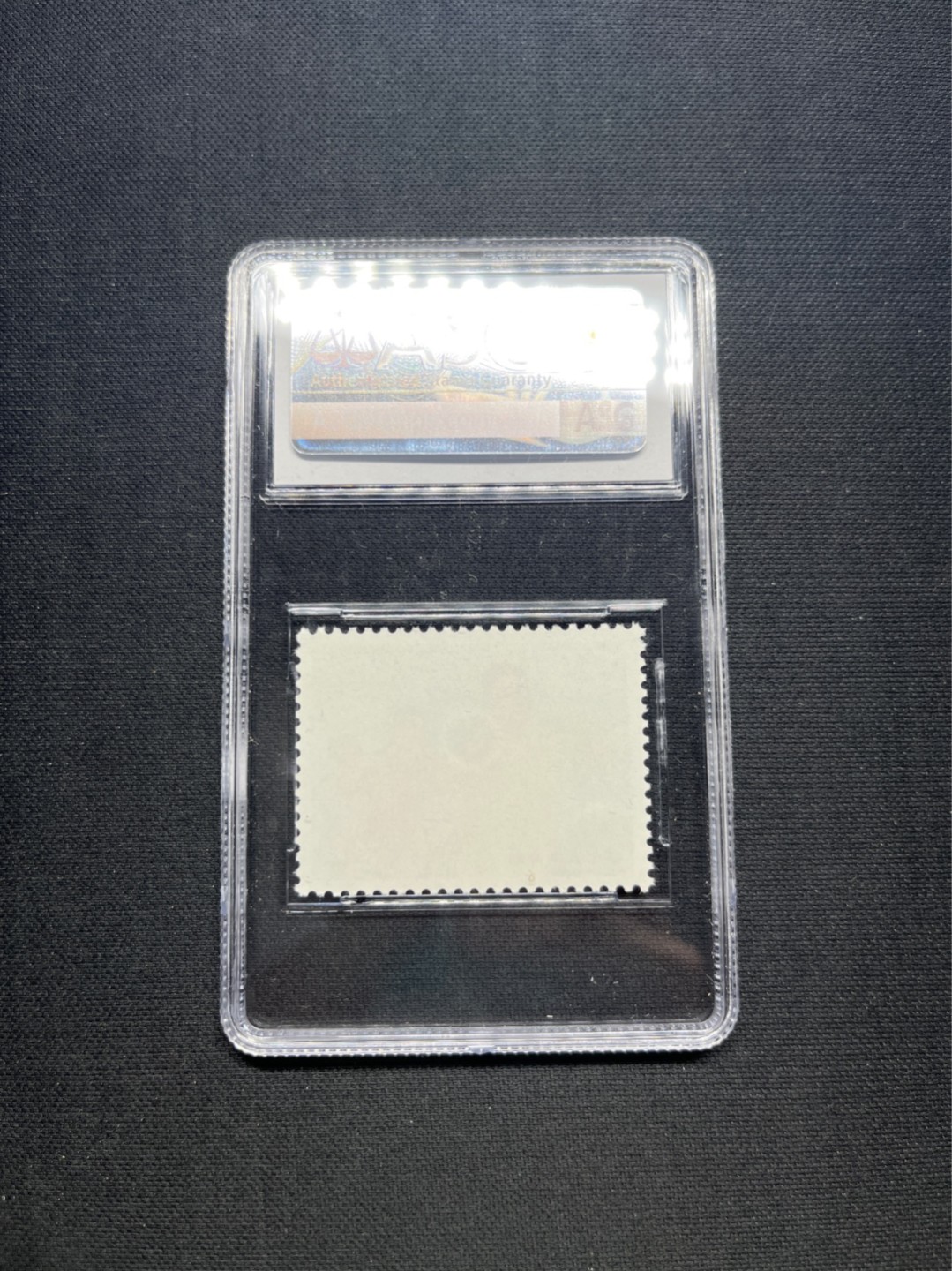 洪涛臻品 精选邮票限时拍卖第六十九期 文17知青4分★漏纽扣★ ASG95冠军分OG ，文革两大变体票，一是文18漏刺刀，二是文17漏纽扣。版撕精品送评，票全品无瑕疵，变体票存世量少，潜力巨大，喜欢不要错过，目前ASG评级处于初级阶段，注意趁早下手囤精品货，未来一定有意想不到的收获，(最后一图是漏纽扣变体对比图)