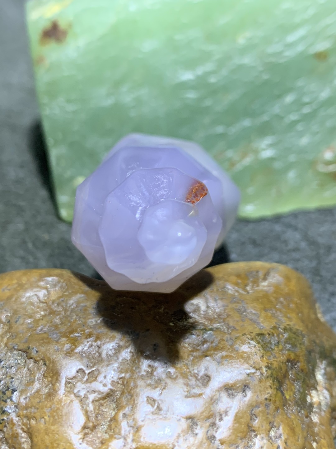 精美高润度冻料飘朱砂蒙料战国红玛瑙雕刻海螺一个！