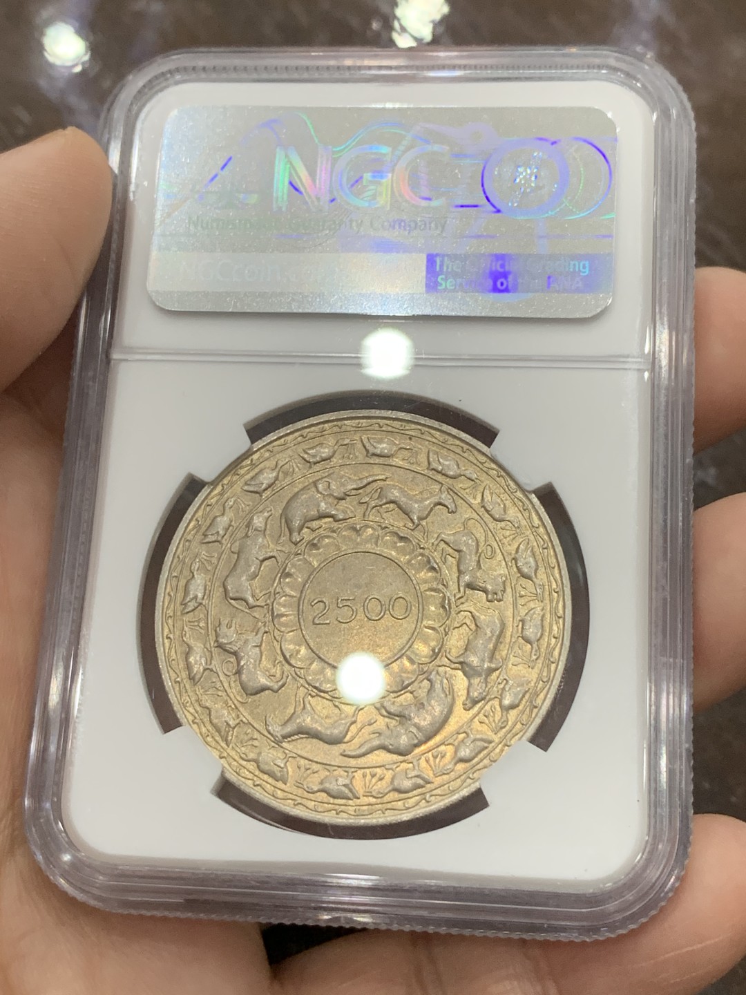 《竞宝斋》第111场-周日，周一 ，2场连拍（全场包邮） NGC MS65 锡兰1957年纪念佛教建立2500周年5卢比大银币，热门品种，高分好品，包浆漂亮，状态很好