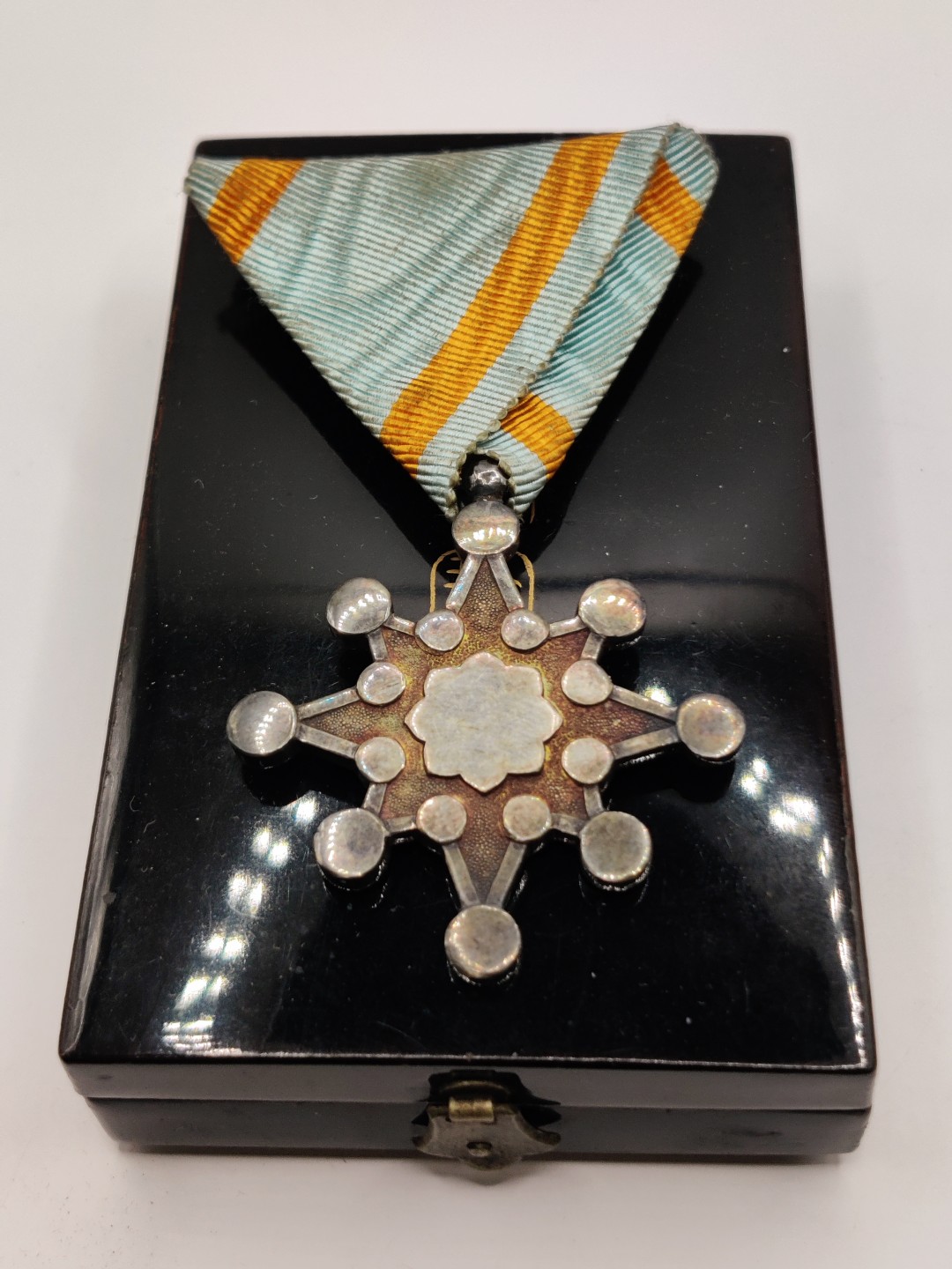 全场0元起拍 第10期 咸鱼国勋章拍卖专场 11月2日（周三）下午6：00开始 -日本明治时期浅蓝绶带 八等瑞宝章 银制