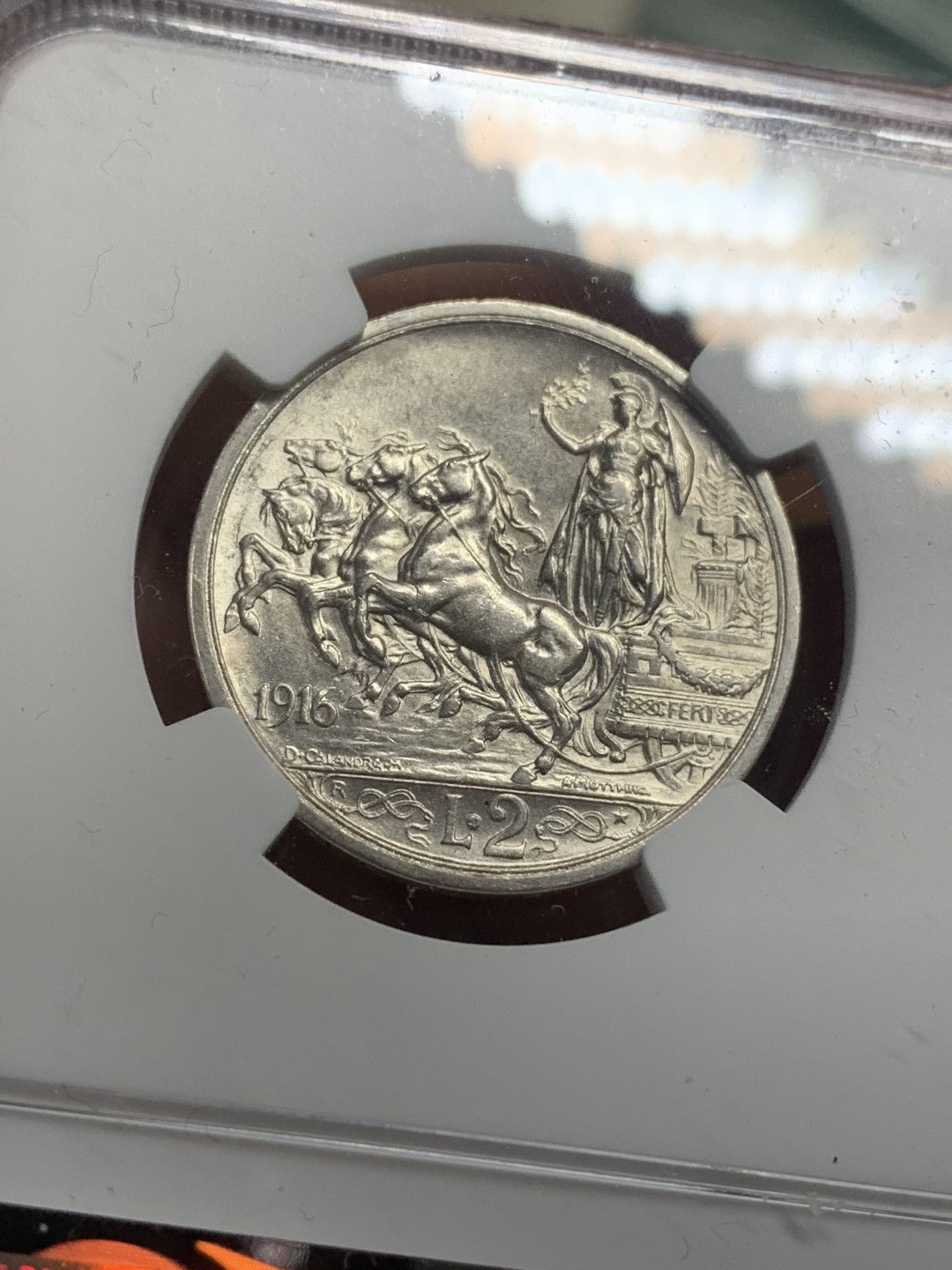 《竞宝斋》第111场-周日，周一 ，2场连拍（全场包邮） NGC-AU55 意大利1916-R年 胜利马车2里拉银币 原光好品 这个感觉低评