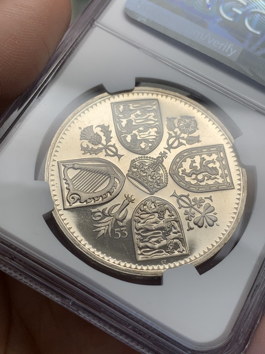 《竞宝斋》第111场-周日，周一 ，2场连拍（全场包邮） NGC PF65 CAMEO 英国 1953 伊利沙白二世 登基克朗 自从女王过世 价格已经飞天