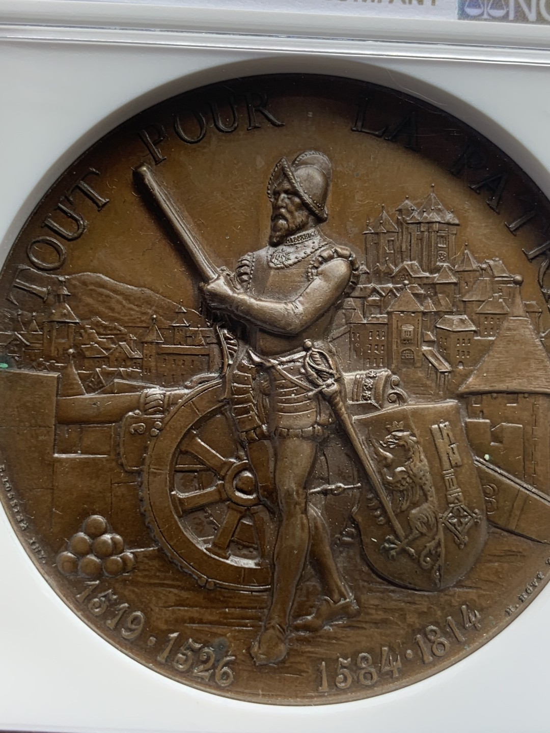 《竞宝斋》第111场-周日，周一 ，2场连拍（全场包邮） NGC MS64 高分 瑞士1887年 日内瓦射击节铜章高浮雕状态 加厚盒装  45mm 57.5克 巧克力包浆