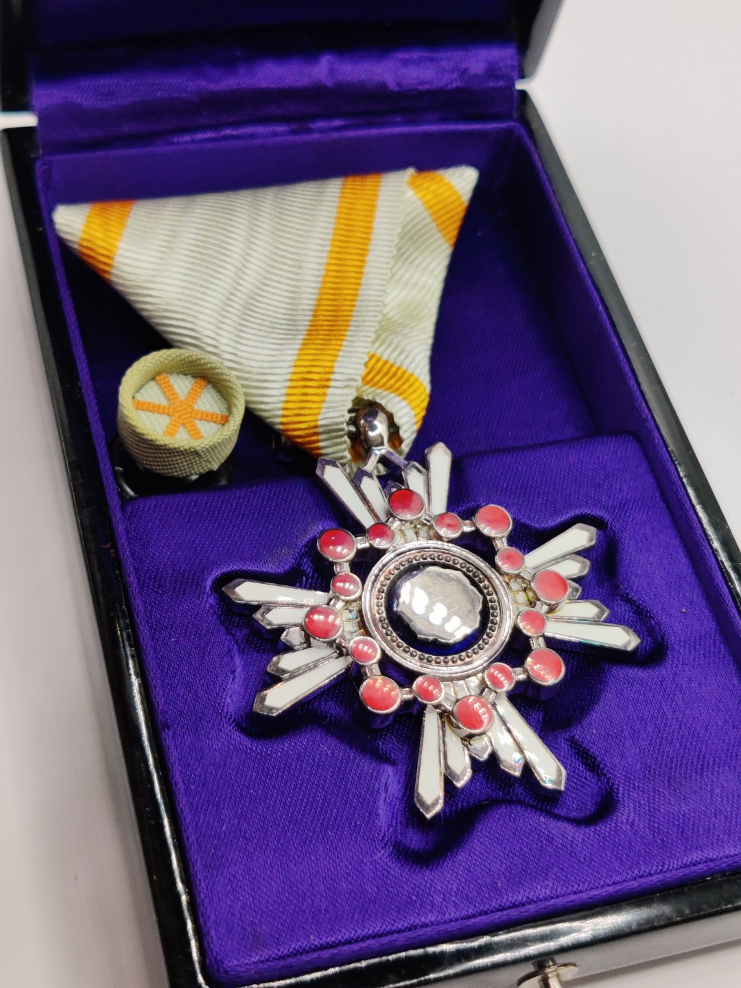 全场0元起拍 第10期 咸鱼国勋章拍卖专场 11月2日（周三）下午6：00开始 勿忘国耻 美品 日本六等瑞宝章 银制带盒略