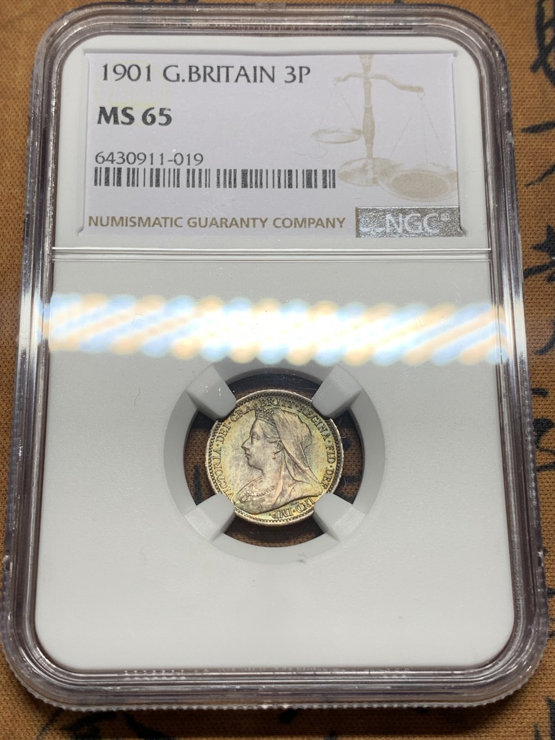 《竞宝斋》第111场-周日，周一 ，2场连拍（全场包邮） NGC MS65 英国 1901年 维多利亚 批纱版 3便士 银币 深五彩包浆 可藏