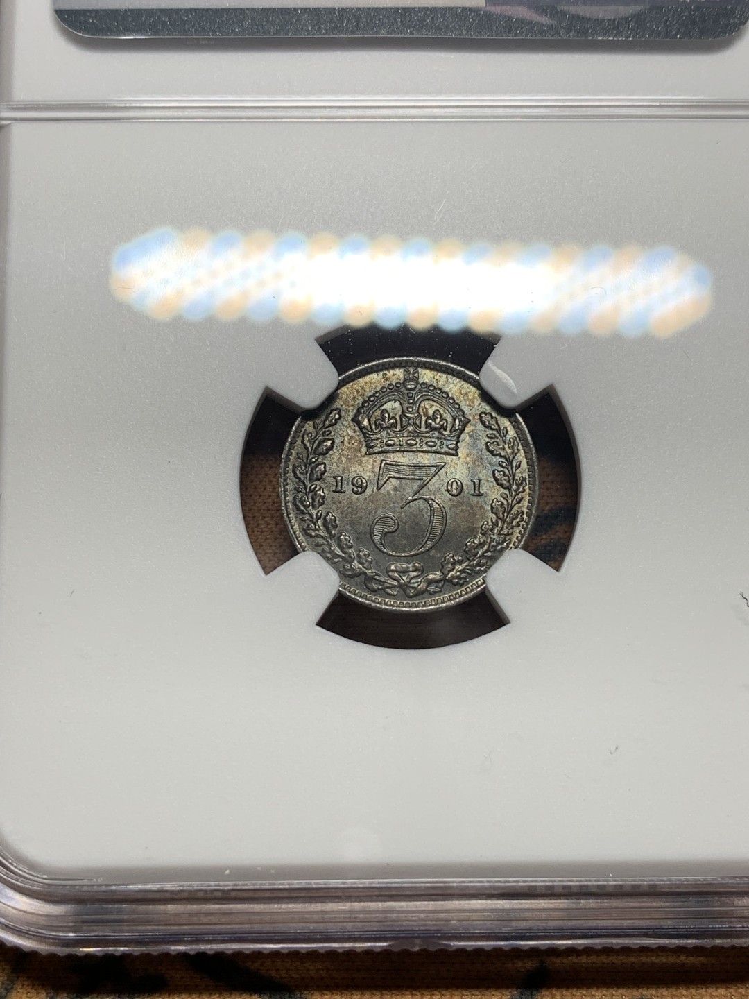 《竞宝斋》第111场-周日，周一 ，2场连拍（全场包邮） NGC MS65 英国 1901年 维多利亚 批纱版 3便士 银币 深五彩包浆 可藏