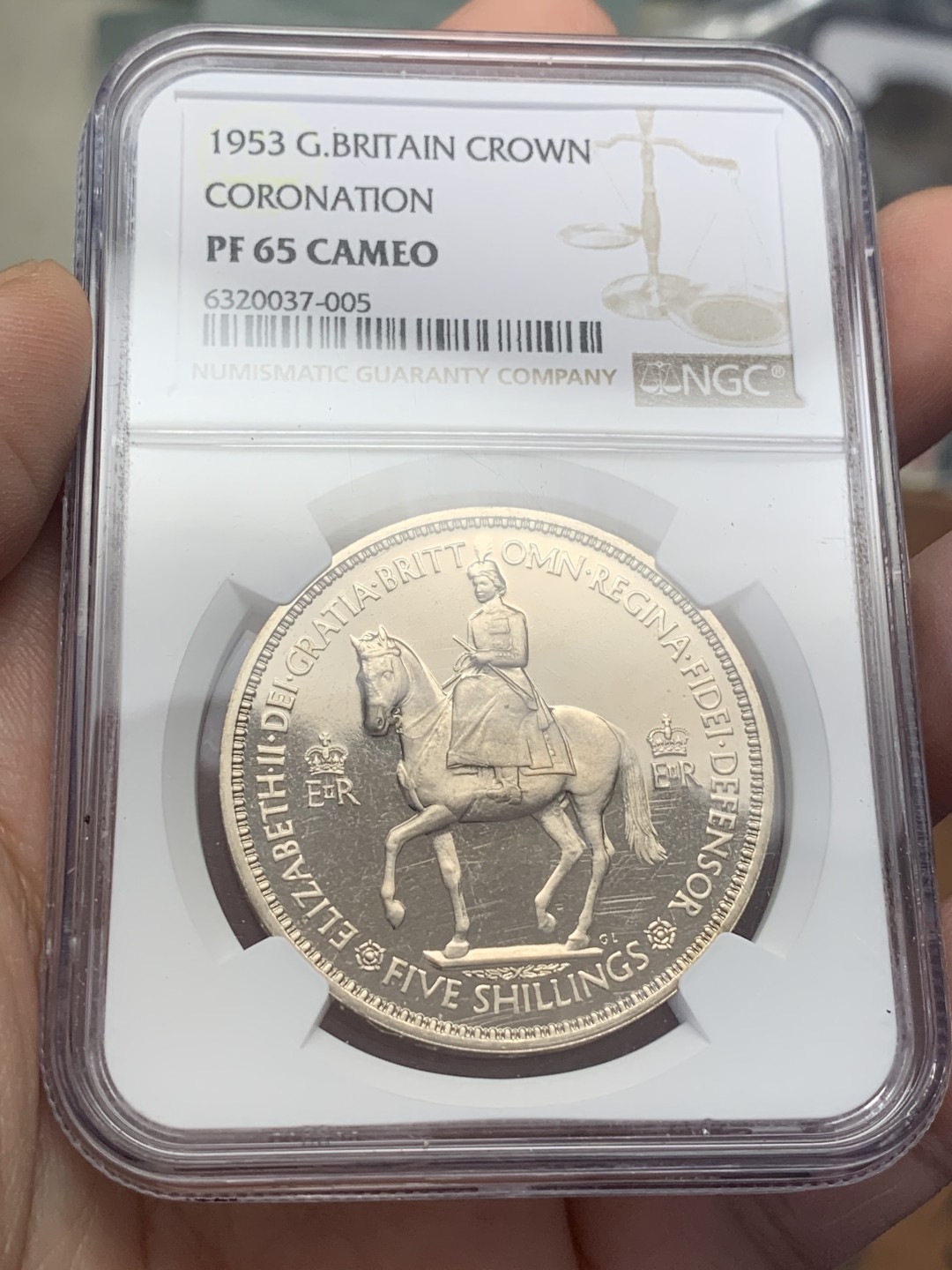 《竞宝斋》第111场-周日，周一 ，2场连拍（全场包邮） NGC PF65 CAMEO 英国 1953 伊利沙白二世 登基克朗 自从女王过世 价格已经飞天