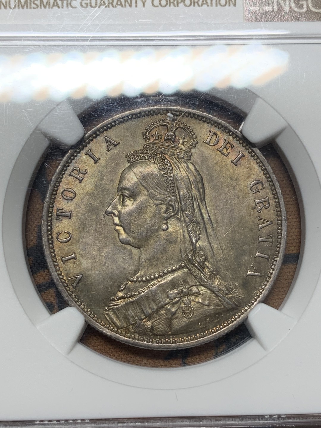 《竞宝斋》第111场-周日，周一 ，2场连拍（全场包邮） NGC-MS63 1887年 英国维多利亚高冠半克朗银币 重彩包浆 底板好 非常漂亮的一颗