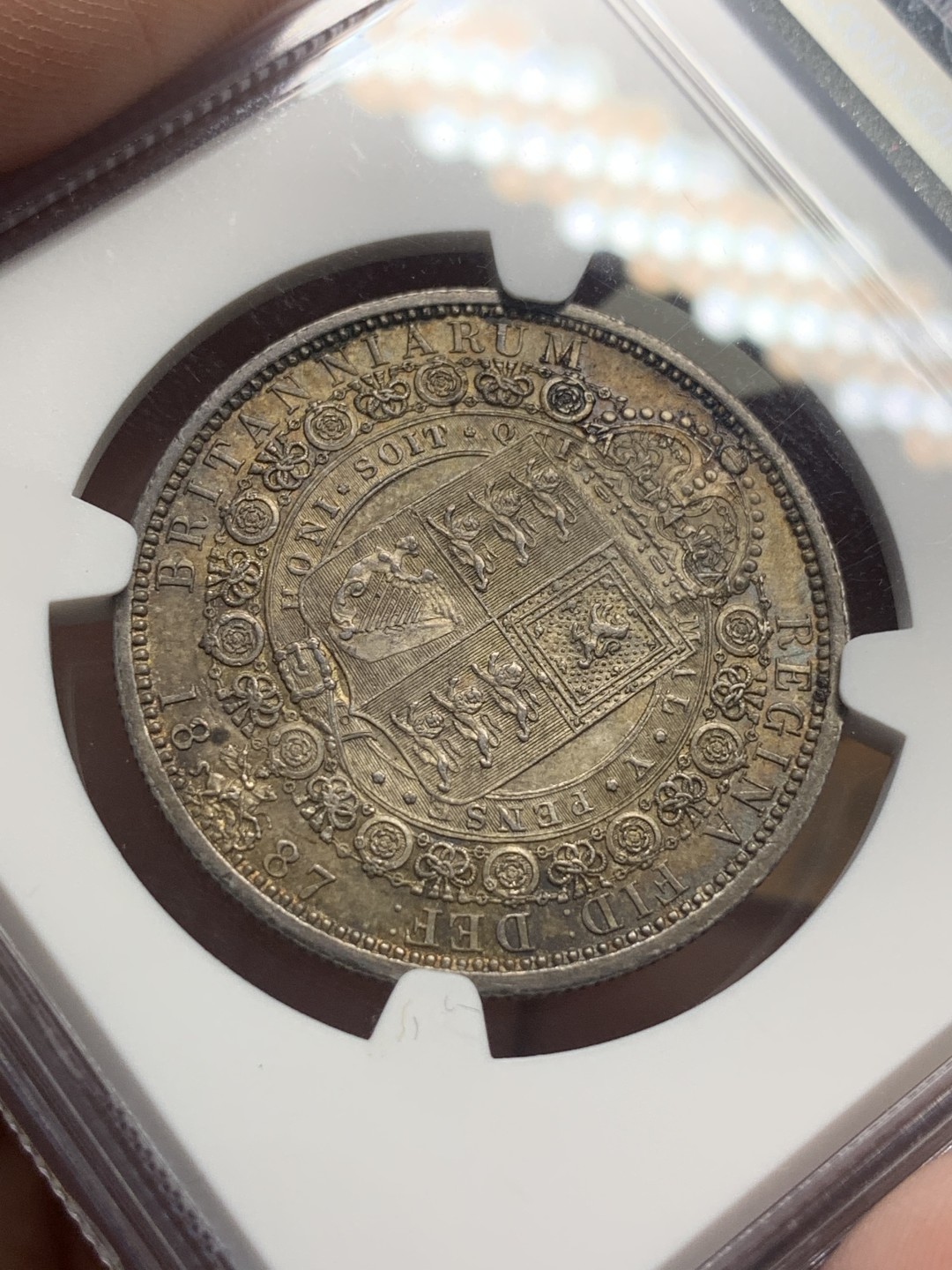 《竞宝斋》第111场-周日，周一 ，2场连拍（全场包邮） NGC-MS63 1887年 英国维多利亚高冠半克朗银币 重彩包浆 底板好 非常漂亮的一颗