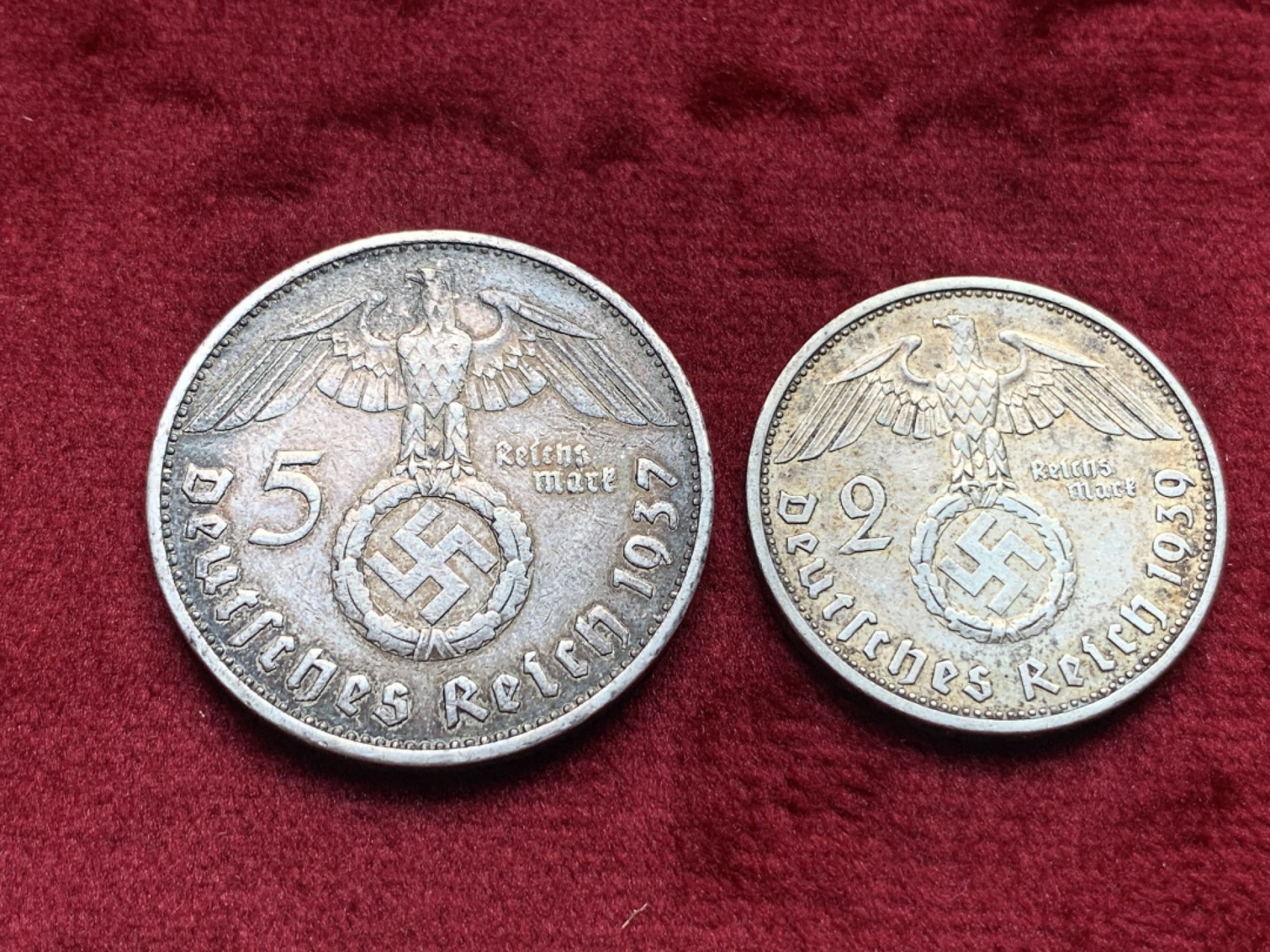 《竞宝斋》第111场-周日，周一 ，2场连拍（全场包邮） 德国 1937，1939年 兴登堡 2马克，5马克一对 原味包浆 细节不错