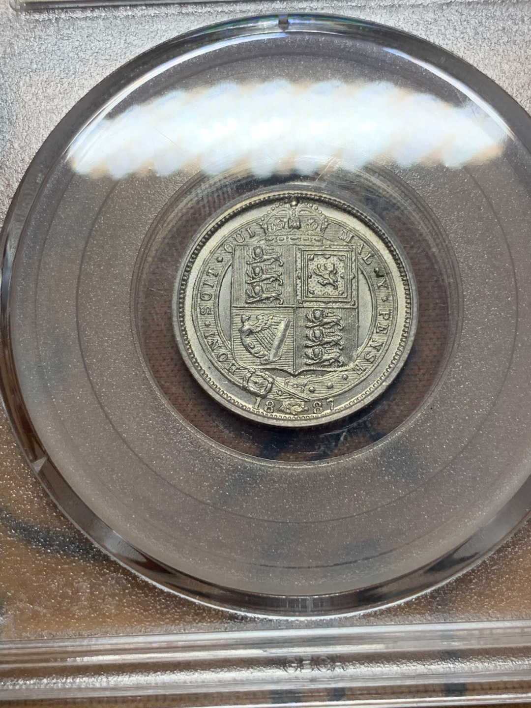 《竞宝斋》第111场-周日，周一 ，2场连拍（全场包邮） 公博 MS61 英国 1887年 维多利亚女王 高冠版 6便士银币 高点具在 磨损小