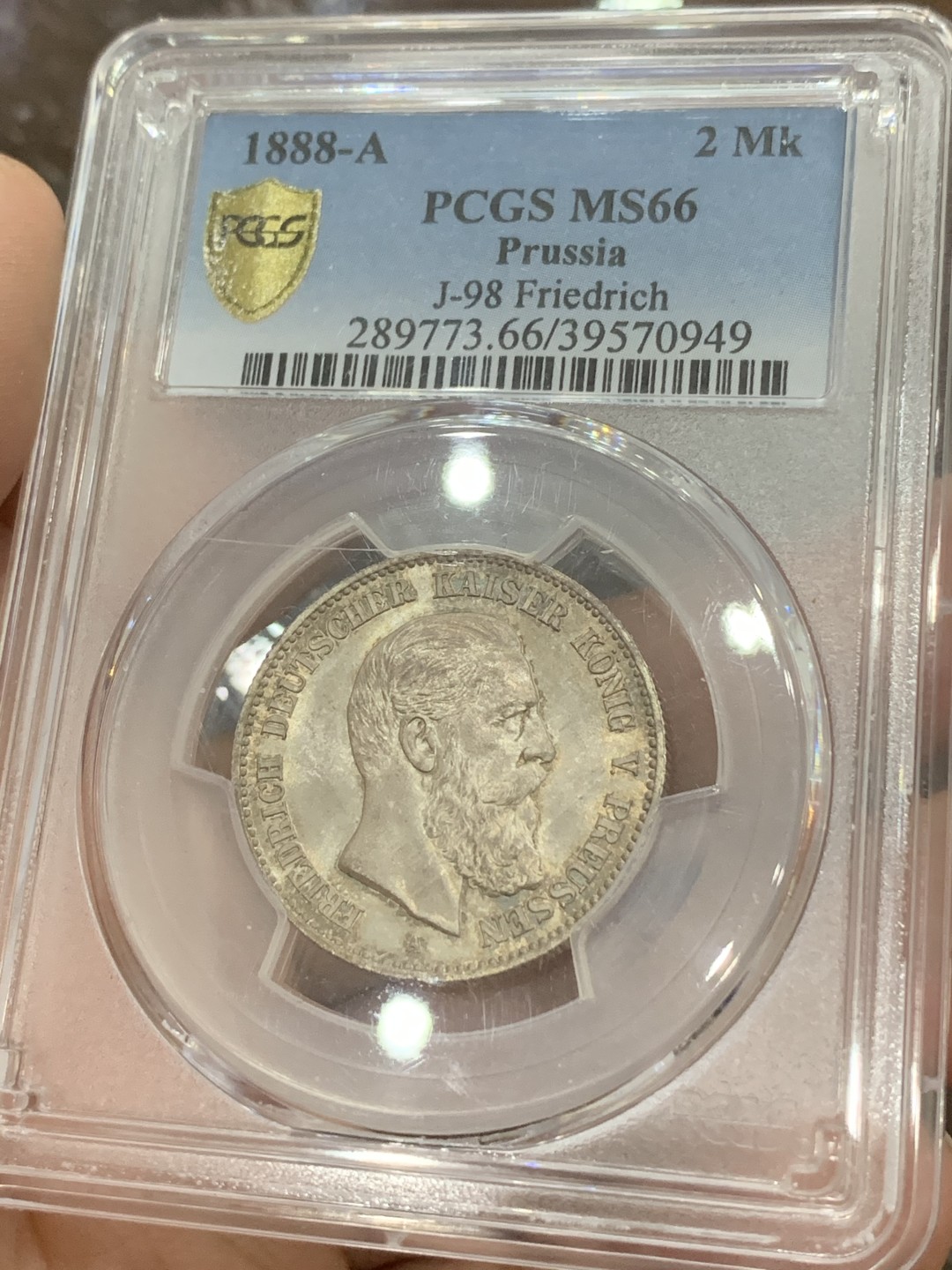 《竞宝斋》第111场-周日，周一 ，2场连拍（全场包邮） 罕见高分！PCGS-MS66，德国普鲁士1888三皇之年弗里德里希三世短翅2马克银币，持续上涨品种！深彩十字光