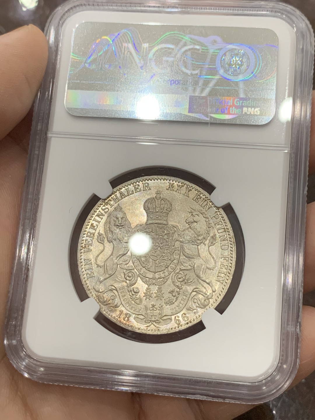 《竞宝斋》第111场-周日，周一 ，2场连拍（全场包邮） NGC-MS63 德国 1866年 汉诺威狮马盾徽1泰勒银币 原光好品 币面干净 PL底板明显