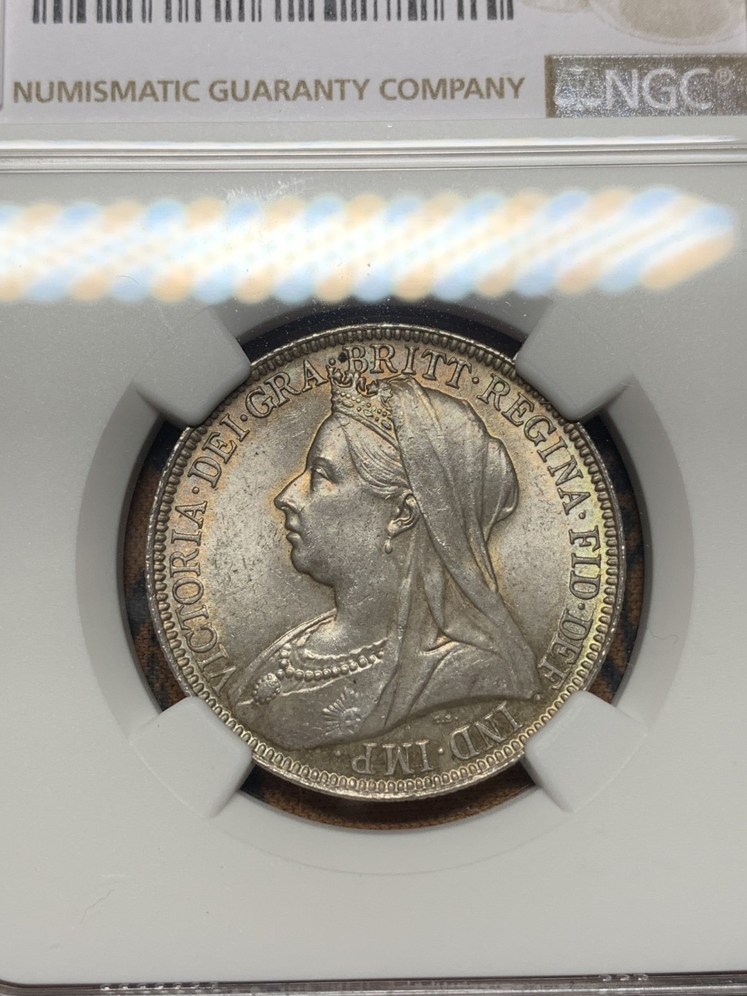 《竞宝斋》第111场-周日，周一 ，2场连拍（全场包邮） NGC MS63 英国 1897年 维多利亚 批纱版 1福林=2先令 银币 漂亮