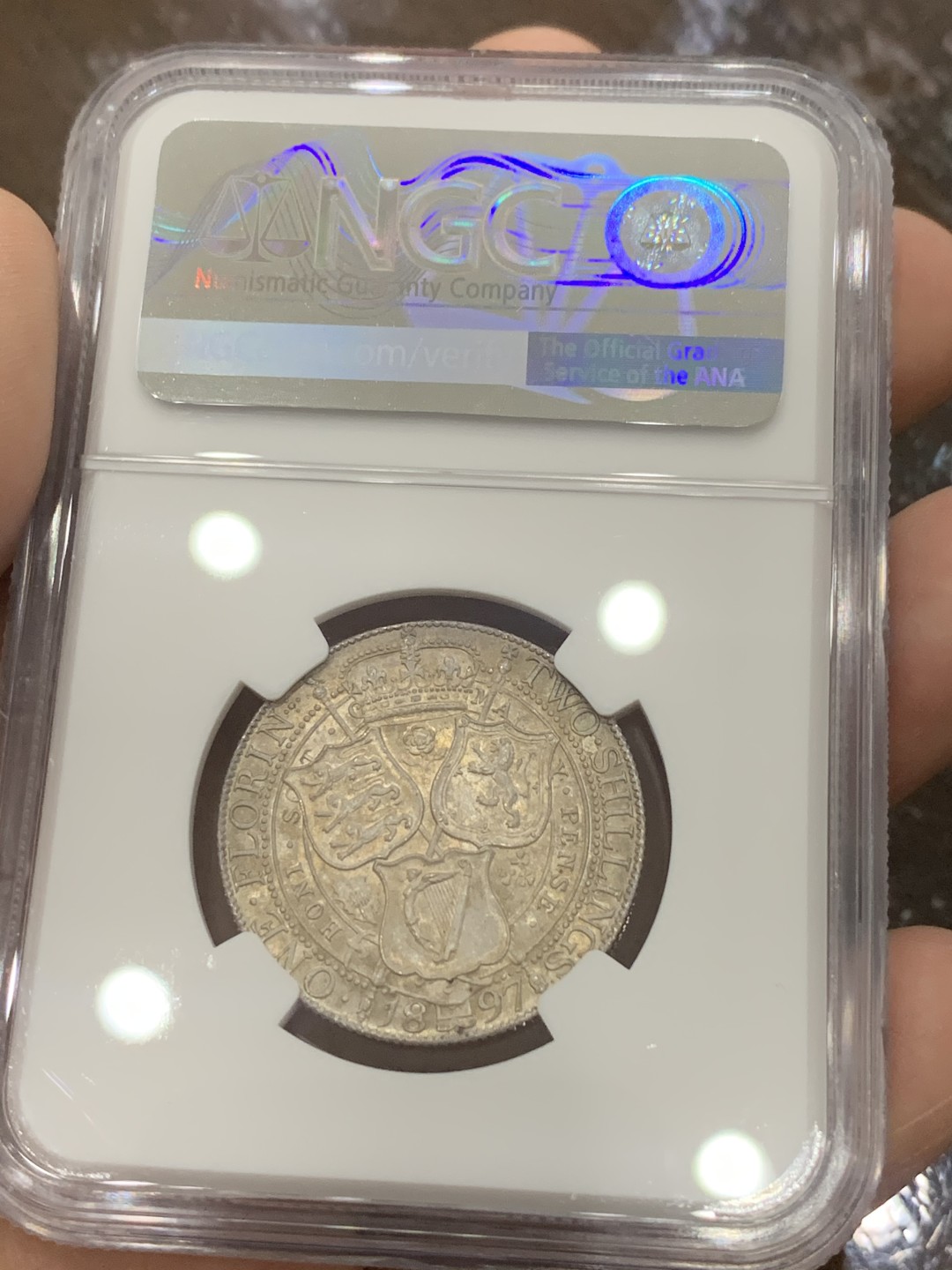 《竞宝斋》第111场-周日，周一 ，2场连拍（全场包邮） NGC MS63 英国 1897年 维多利亚 批纱版 1福林=2先令 银币 漂亮