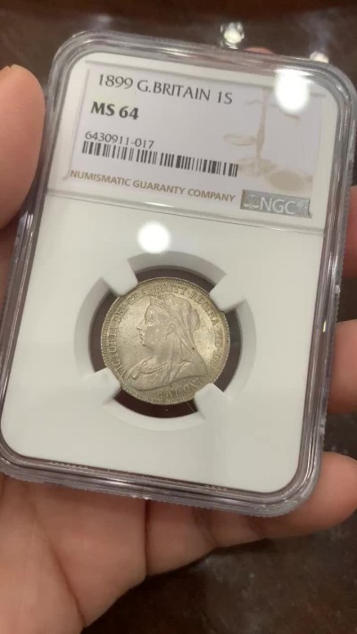 《竞宝斋》第111场-周日，周一 ，2场连拍（全场包邮） NGC MS64 英国 1899年 维多利亚 批纱版 1先令 银币 淡包浆 低评