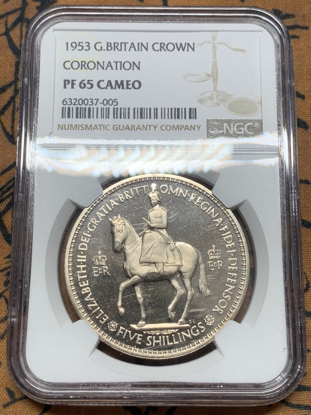 《竞宝斋》第111场-周日，周一 ，2场连拍（全场包邮） NGC PF65 CAMEO 英国 1953 伊利沙白二世 登基克朗 自从女王过世 价格已经飞天